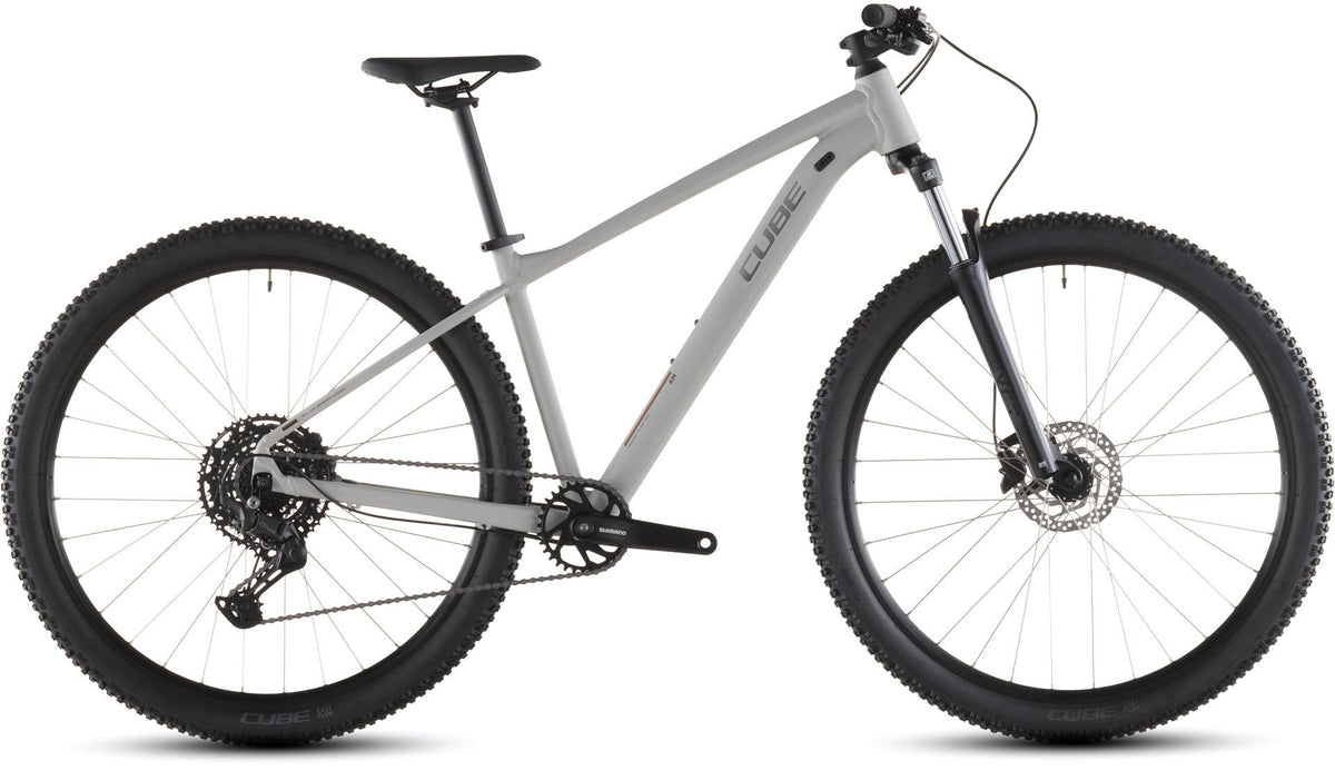 CUBE Aim Pro Greige & Titan 2026