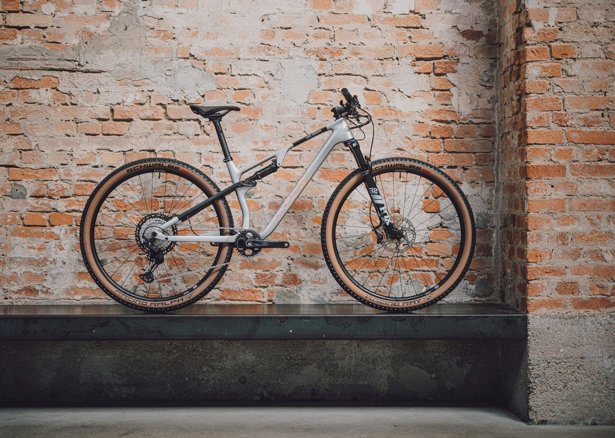 CUBE AMS 099 C:68X Race silver & black 2024